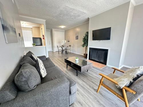Nassau Bay Apartment | Modern & Stylish Apartment Space in the Heart of Bay Area Houston