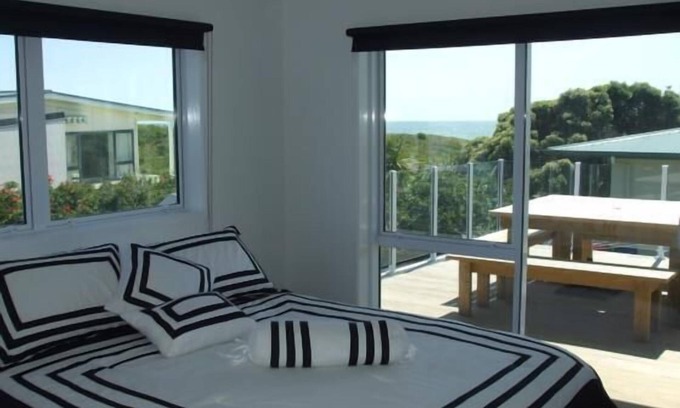 Ohope House | Modern Beach House with Ocean View & Pool - Rated 10/10