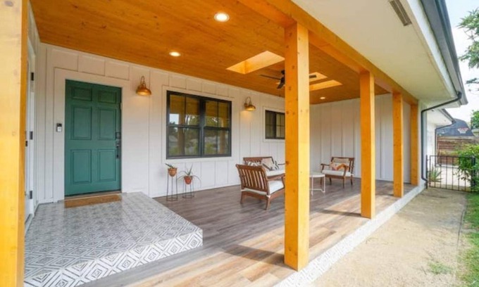 Valley Glen House | Stylish Home with Pool & Ocean View near Universal Hollywood