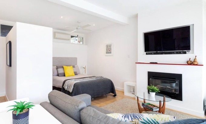 Hazelwood Park Apartment | Stylish Self-Contained Studio with 9.5/10 Guest Rating