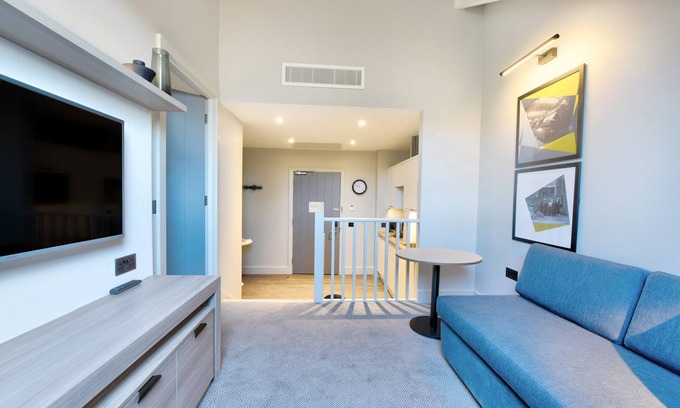 Dundee Apartment | Prime Modern Suite in Dundee with Family-Friendly Amenities