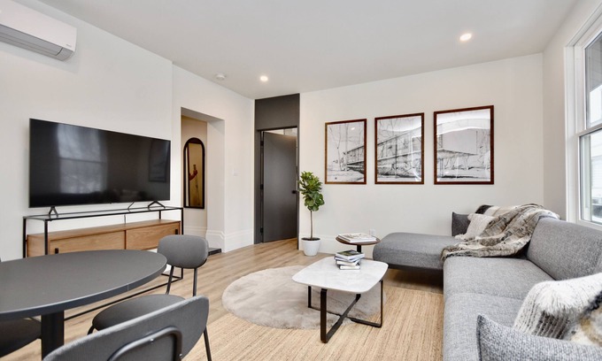 Barrie Apartment | Trendy Downtown Waterfront Suite - Guest Rated 10/10