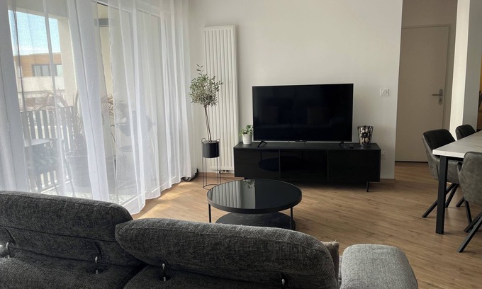 La Rochelle Apartment | Modern T3 apartment with parking 5 minutes from the market
