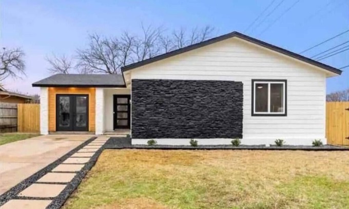 Austin House | Family-Friendly Modern Texan Home near Downtown Attractions