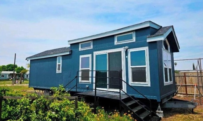Lindsay House | Chic Tiny Home Steps from Sequoia National Park