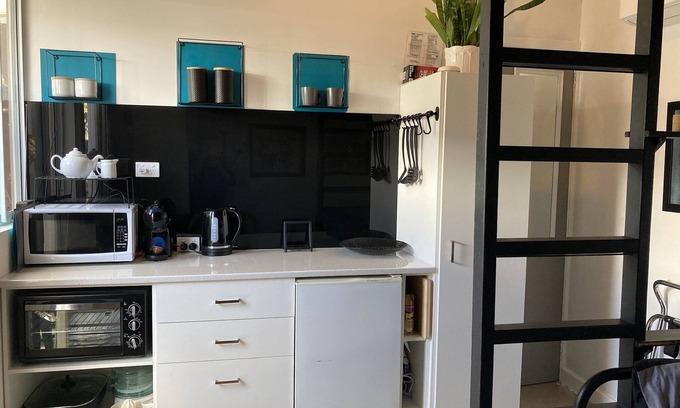 Hilton Apartment | Stylish Modern Tiny House with Oceanfront Amenities