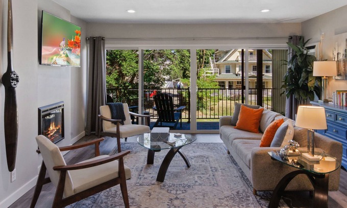 Spokane Apartment | Unbeatable Views at The Executive Club | Top Floor Condo