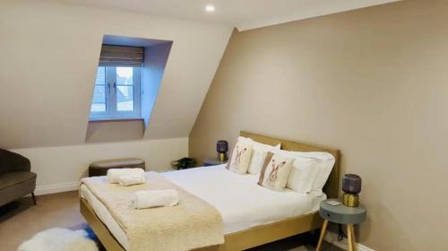 Witney House | Stylish Town House Near Oxford - Family-Friendly Retreat
