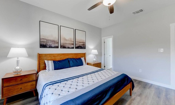 Temple House | Modern Townhome Heart of Temple