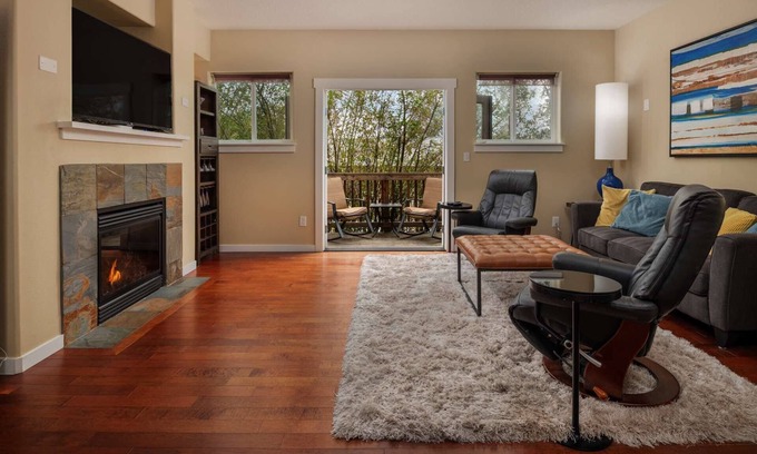 Metzger House | Modern Townhome with Pool Table Near Washington Square