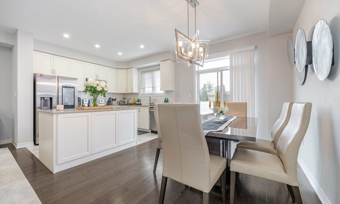 Vaughan House | Modern Townhouse with Hot Tub & Basement Arcade Retreat
