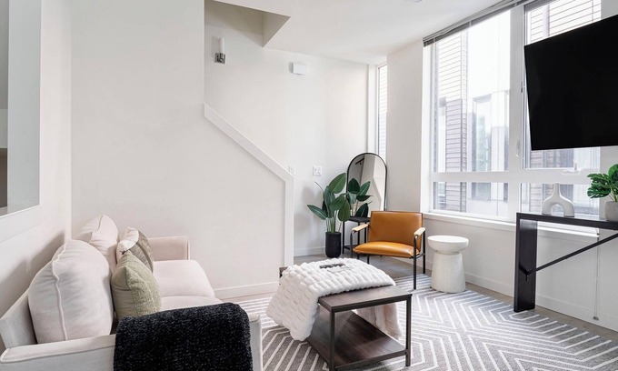 Green Lake House | Stylish Tri-Level Townhouse near Downtown & UW