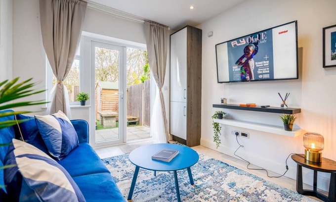 Kenton West Apartment | Modern Two Bedroom Apartment with Kitchen in Harrow