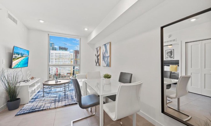 Overtown Apartment | Stylish Brickell Unit with Free Parking and Ocean Views
