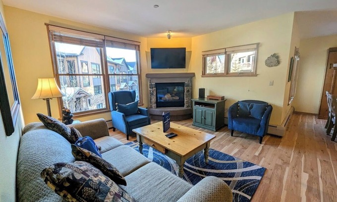 River Run Condo | Experience Fall Colors with Top-Rated Amenities & Deals