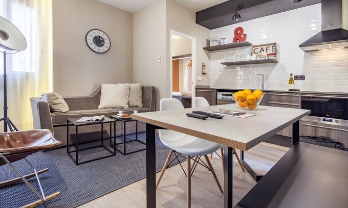 El Camp de l'Arpa del Clot Apartment | Modern Retreat for 4 Next to Sagrada Familia with Spa