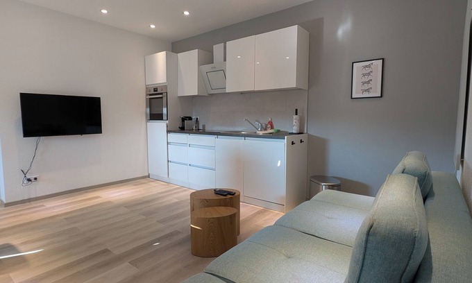 Babenhausen Condo | Modern Horse Farm Retreat with Lake View & Smart TV