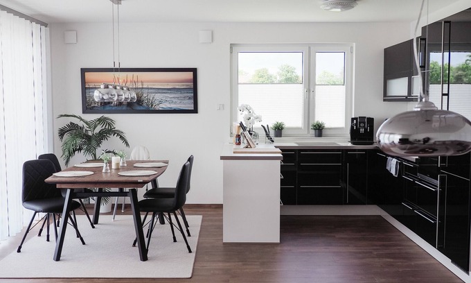Großraschen House | Modern Lake View Apartment with Terrace and Spa Amenities