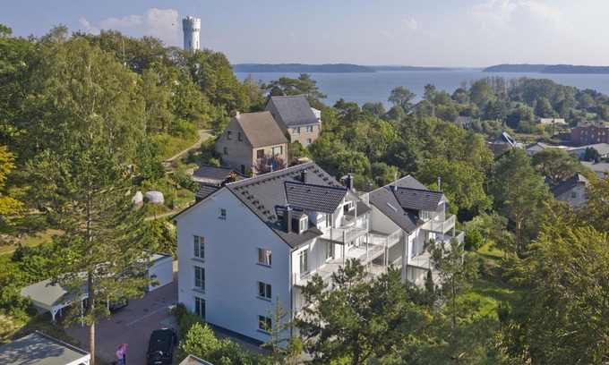 Lietzow Apartment | Sea View Getaway: Ferienresidenz Zwei BoddenFeWo 1-3