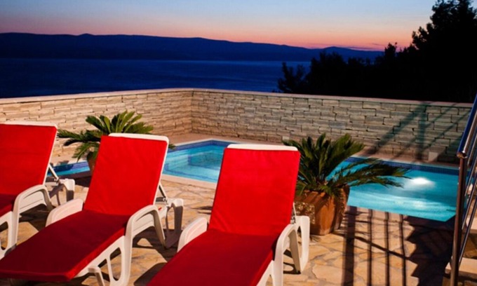 Pisak Apartment | Modern Apartment with Pool & Ocean View - Guest Rated 10/10