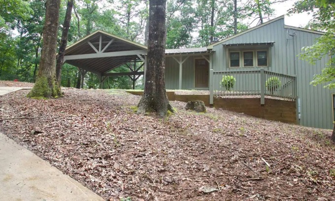 Ellijay Cottage | Trendy Mountain Retreat with Pool & Pet-Friendly Perks
