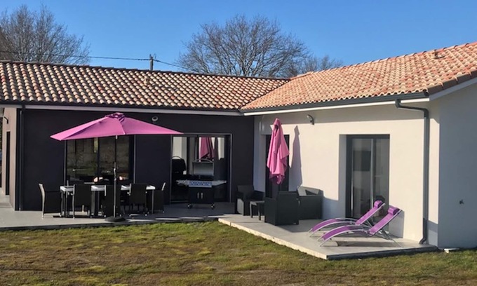 Gastes Villa | Modern Villa Near the Lake with Spa and Breakfast Included