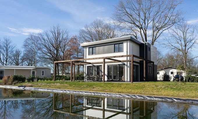 Susteren Villa | Modern Villa with Pool, 30km from Maastricht - Pet Friendly