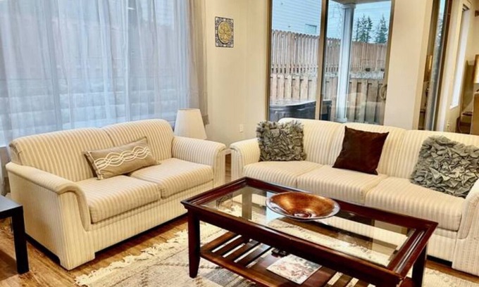 Maple Valley House | Bright Modern Villa with 10/10 Guest Rating & Family Amenities