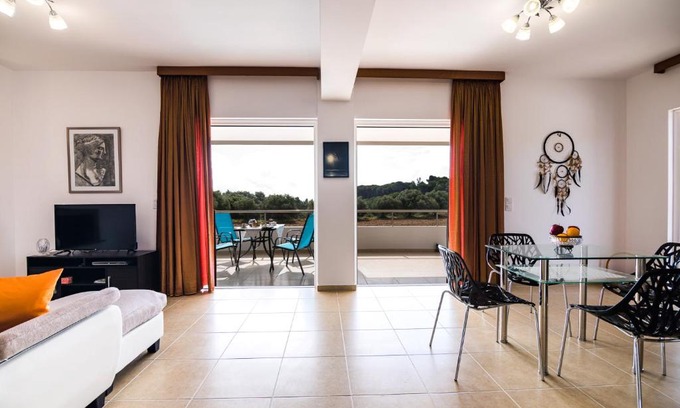 Klismata Apartment | Modern Villa Broumas - Family-Friendly Retreat with Top Ratings