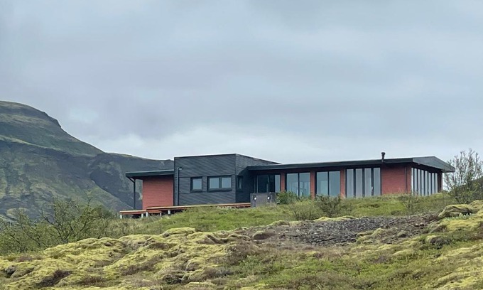 Selfoss Villa | Inviting Villa in Golden Circle with Spa and Ocean View