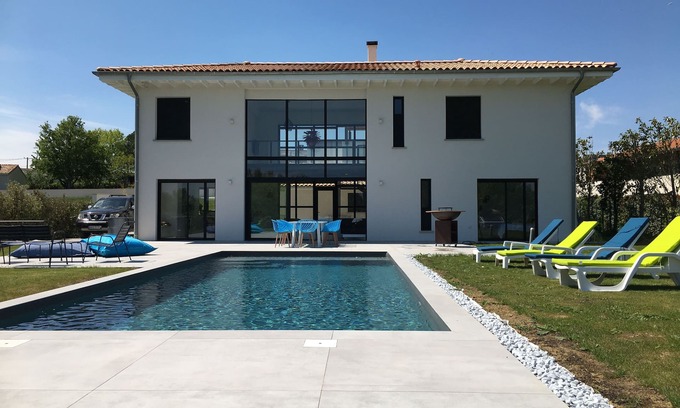 Rouffiac-Tolosan House | Modern Villa with Pool, Terrace & Exceptional Review Score