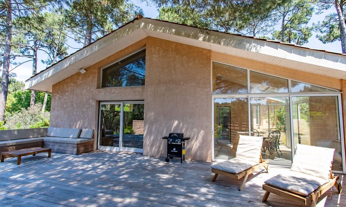 Le Canon Villa | Modern Villa with Large Terrace and Pet-Friendly Amenities