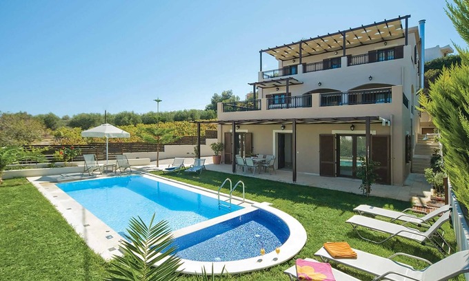 Pigianos Kampos Villa | Modern, villa with easy access to local area