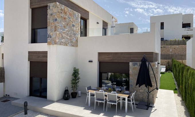 Algorfa Villa | Elegant Villa with Private Pool Near La Finca Golf