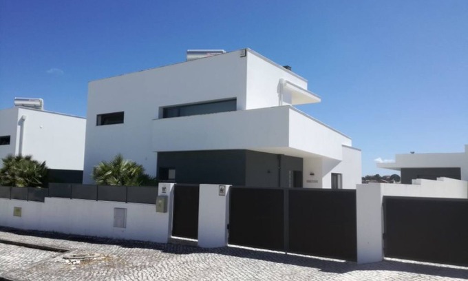 Nadadouro Villa | Modern Villa with Pool & Ocean View Near Obidos Bay