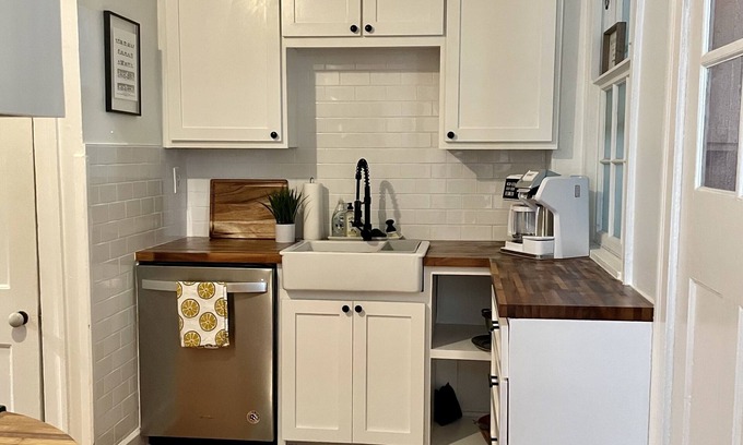 Central Newport News Cottage | Modern vintage 3BR in heart of Hilton Village . CNU I NN Shipyard I Riverside