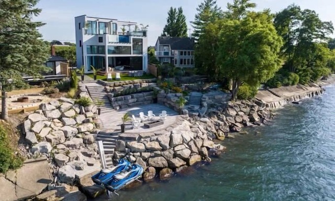 Niagara-on-the-Lake House | Modern Waterfront House - Custom Built!