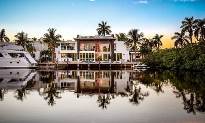Nurmi Isles House | Waterfront Mansion in Las Olas with Private Pool & Spa