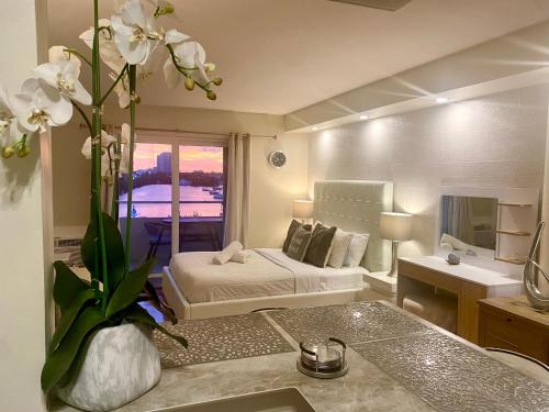 North Bay Village Apartment | Modern Waterfront Apartment Near Miami Beach with Pool