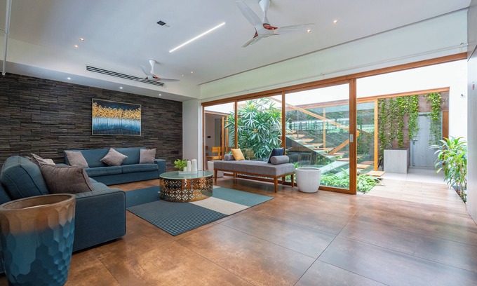 Neyyattinkara Villa | Modern Wedge House