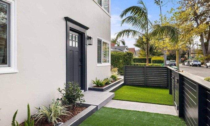 West Beach Apartment | Premier West Beach Retreat Steps from the Ocean