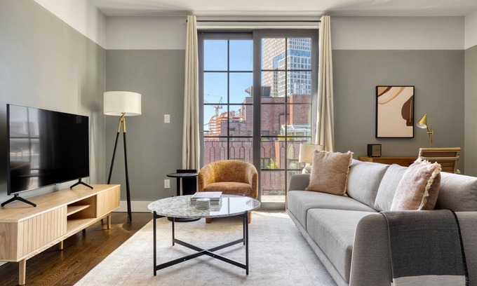 Williamsburg Apartment | Stylish Williamsburg 2BR with Gym & Pet-Friendly Perks