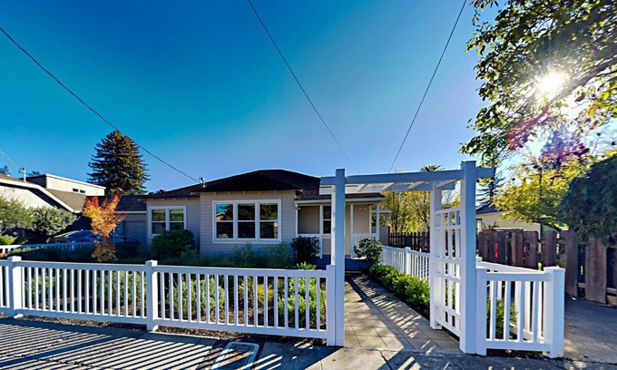 Healdsburg House | Modern Wine Country Escape with Family-Friendly Amenities