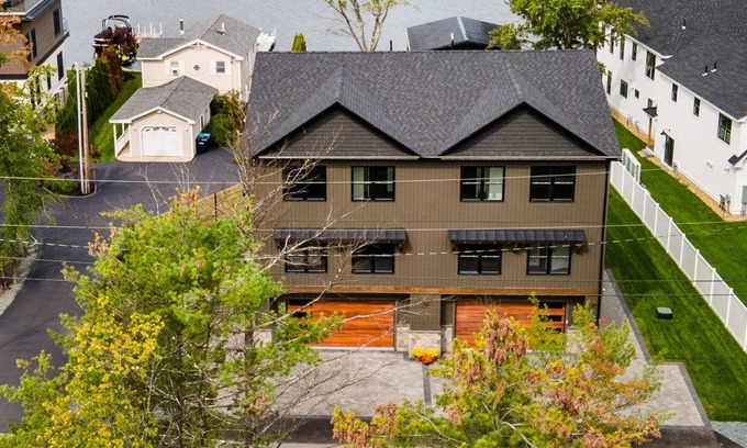 Lochmere House | Lake House Retreat with Hot Tub & Boat Slip - Perfect for 10