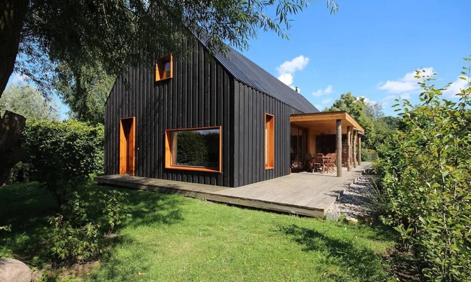 Loissin House | Beautiful Wooden House by the Bodden with Pool & Ocean View