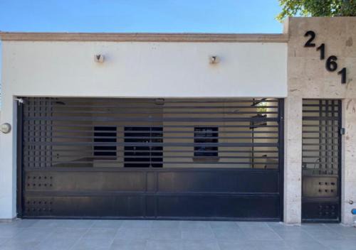 Los Mochis House | Modern Retreat with Hot Tub for Family Fun