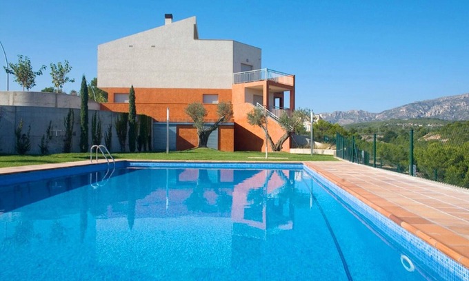 L Almadrava House | Relax at Villa L'Ametlla de Mar with Pool & Spa Amenities