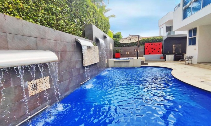 Melgar House | Elegant Casaquinta in a Premium Lujoso Condominio