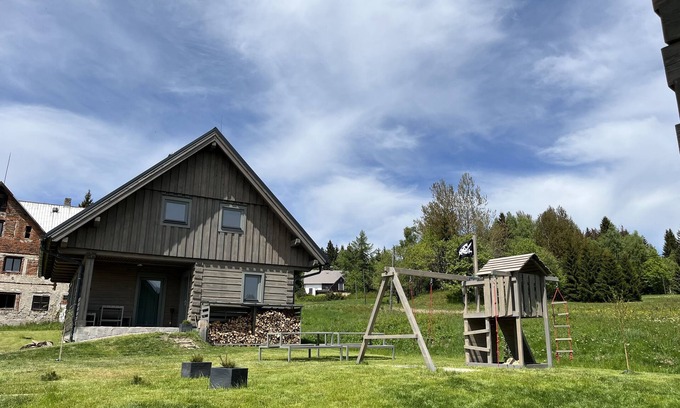 Hrebecna Cottage | Modern Cabin Retreat in Erzgebirge - Roubenky Hrebecna
