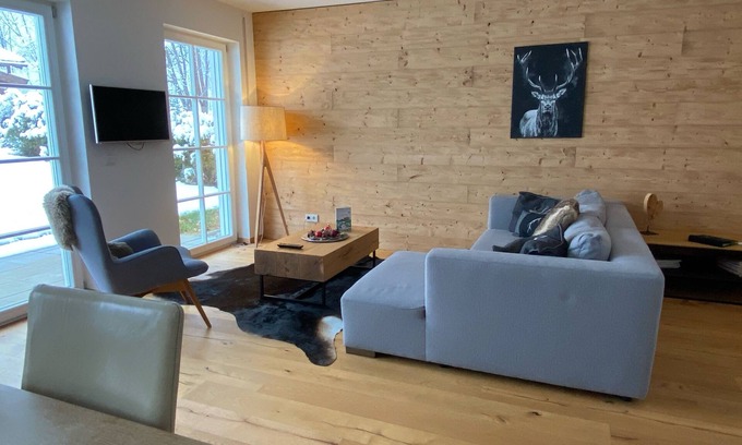 Unterschonau Apartment | Modern 2-Bedroom Apartment with Ocean View & Spa Amenities